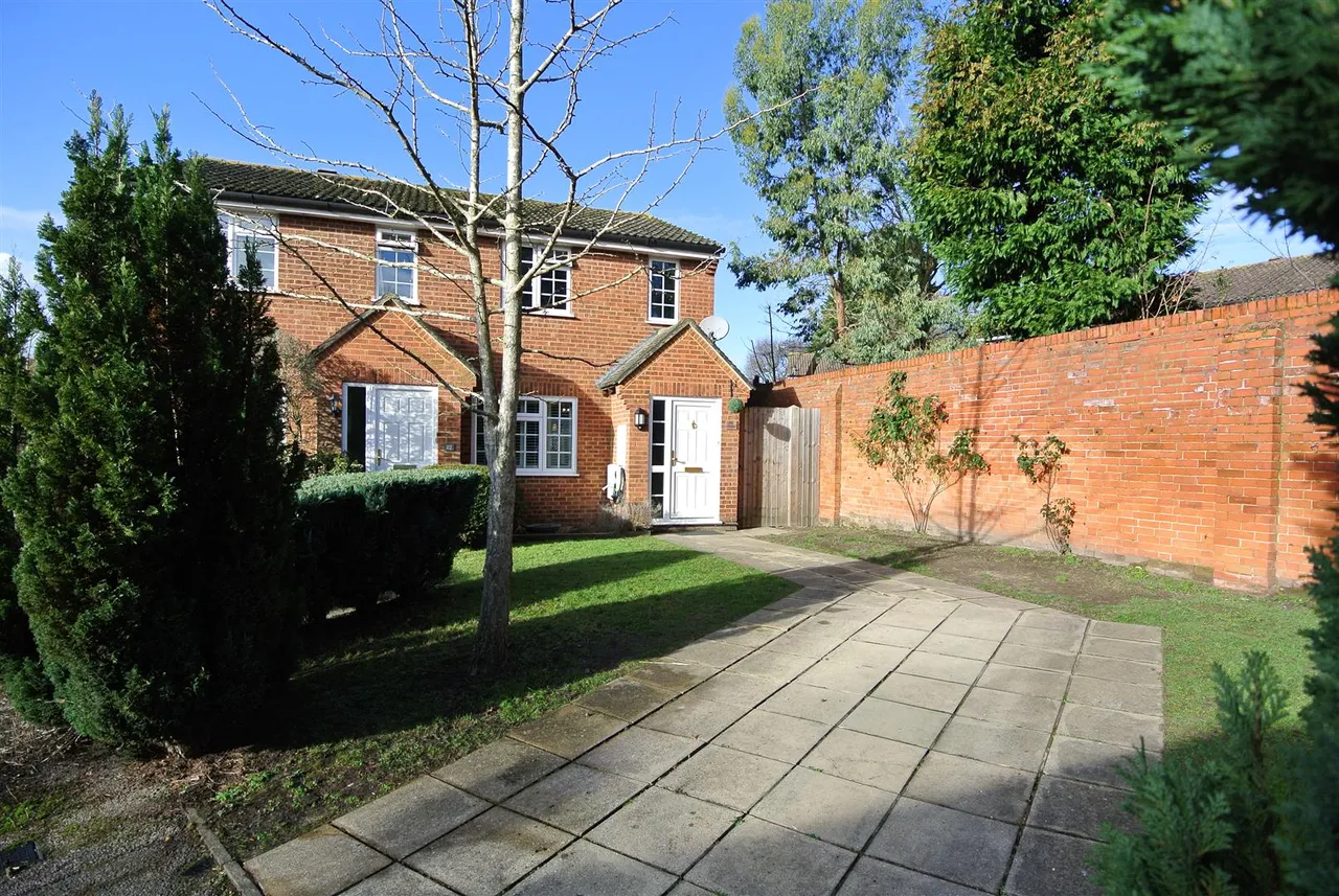 Larksfield, Englefield Green, Surrey, TW20 0RA, photo 19