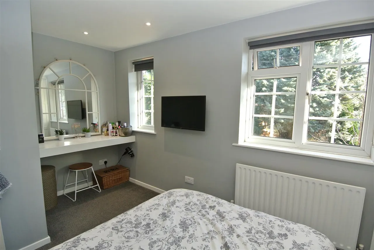 Larksfield, Englefield Green, Surrey, TW20 0RA, photo 12