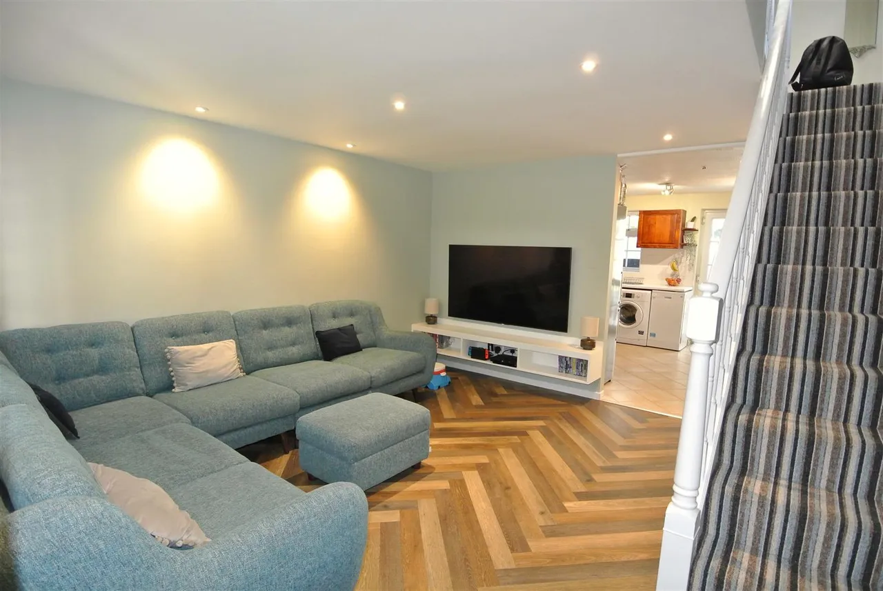 Larksfield, Englefield Green, Surrey, TW20 0RA, photo 4