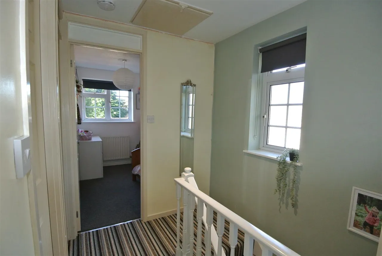 Larksfield, Englefield Green, Surrey, TW20 0RA, photo 9