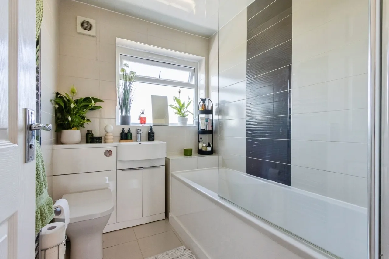 Cambridge Crescent, Crofton, Wakefield, West Yorkshire, WF4, photo 14