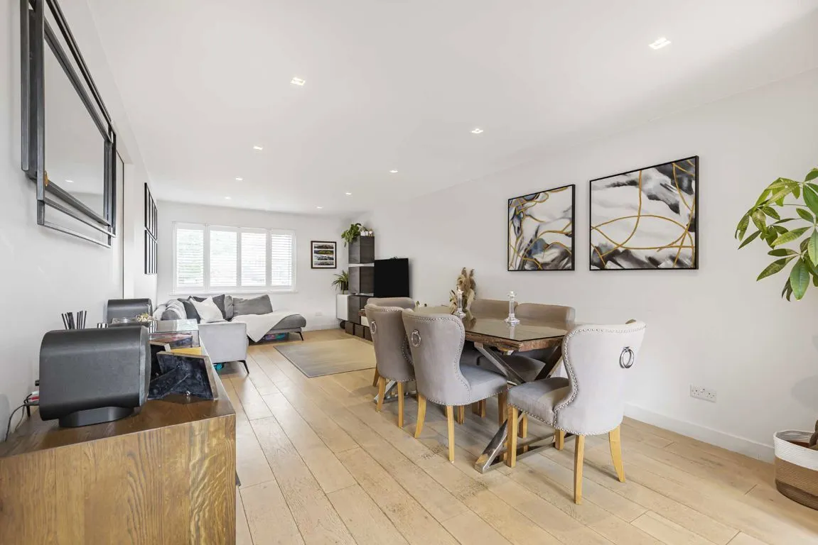 Kings Terrace, TW7, photo 2