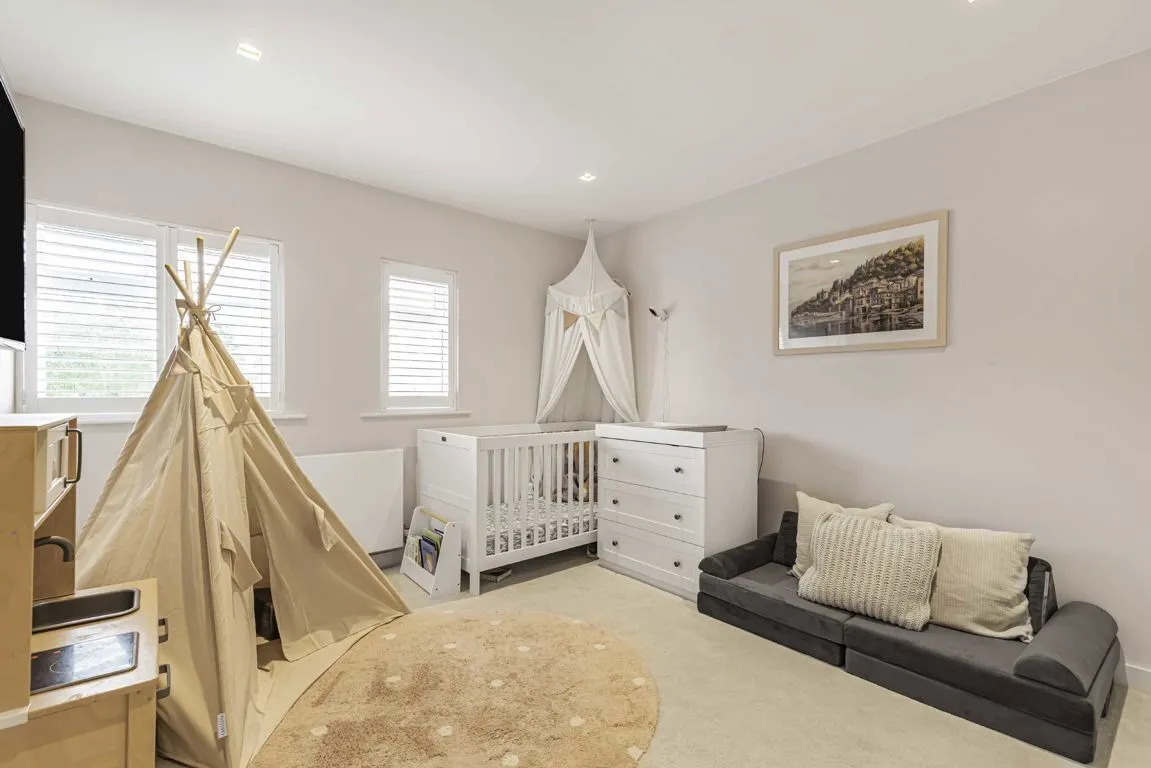 Kings Terrace, TW7, photo 6