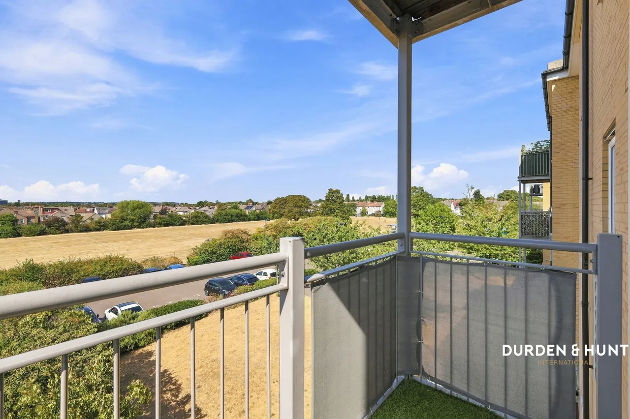 2 bed flat for sale, Millfield Close, Hornchurch, RM11