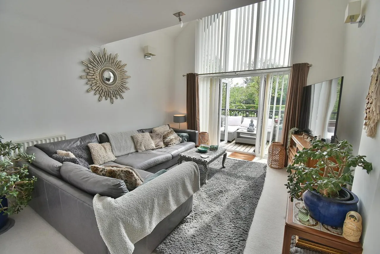 Longham Court, BH22, photo 2
