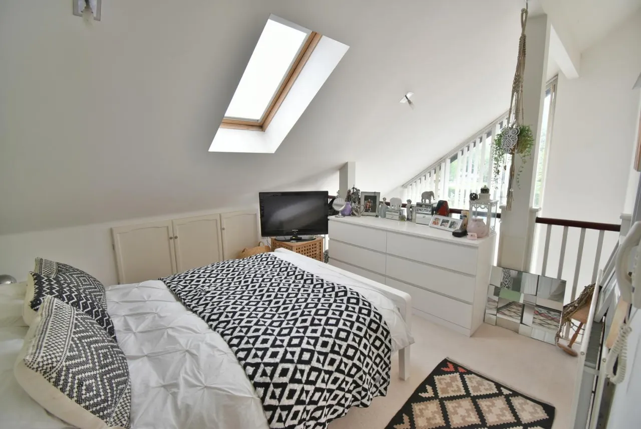 Longham Court, BH22, photo 17