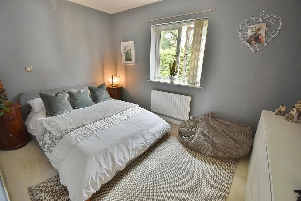 Longham Court, BH22, photo 9