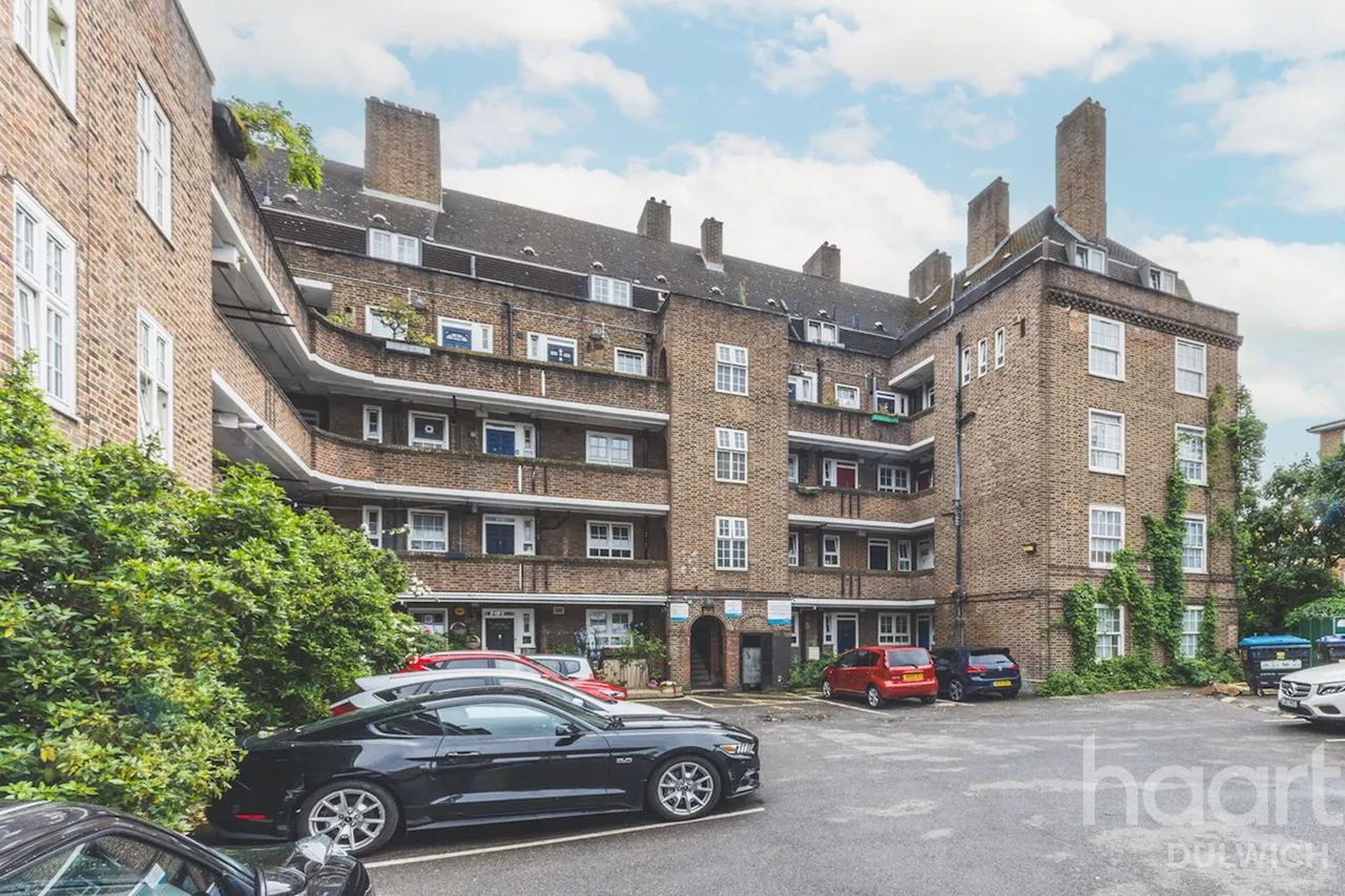 2 bed flat for sale, Peckham Park Road, London, SE15