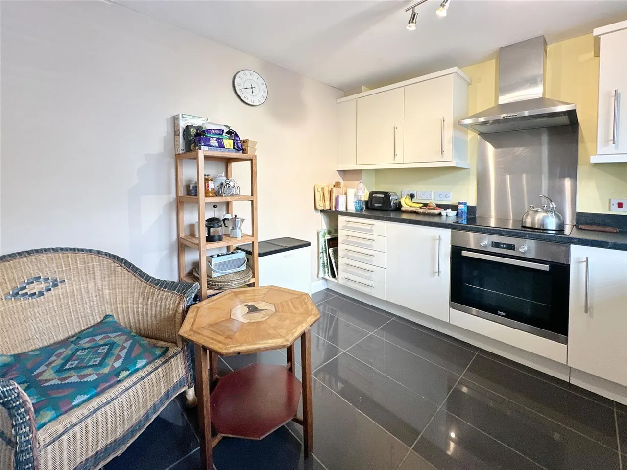 Pavilions Close, Brixham, photo 3