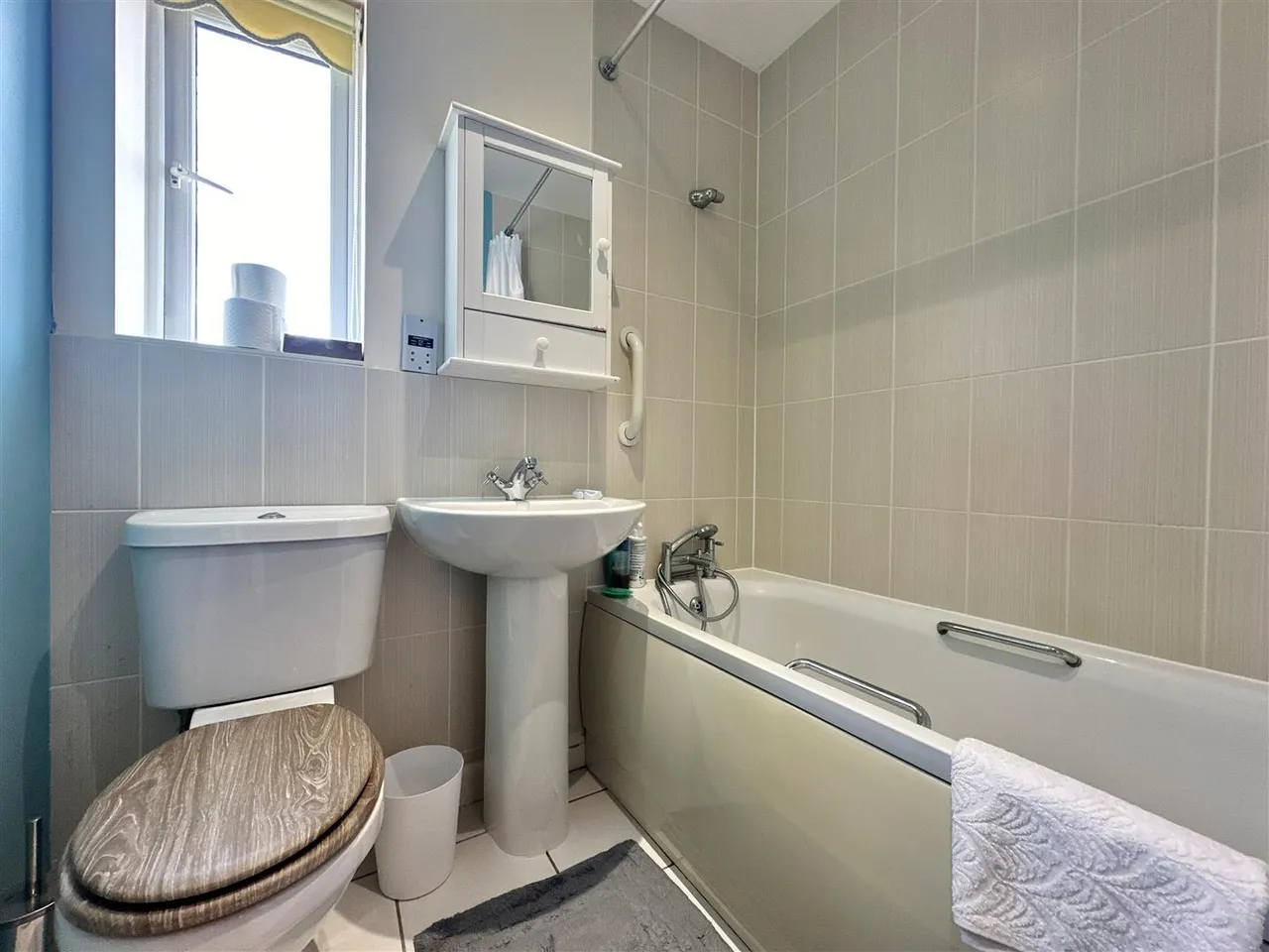 Pavilions Close, Brixham, photo 10