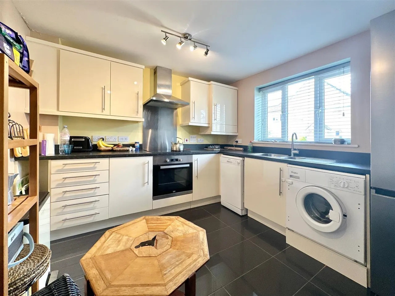 Pavilions Close, Brixham, photo 13