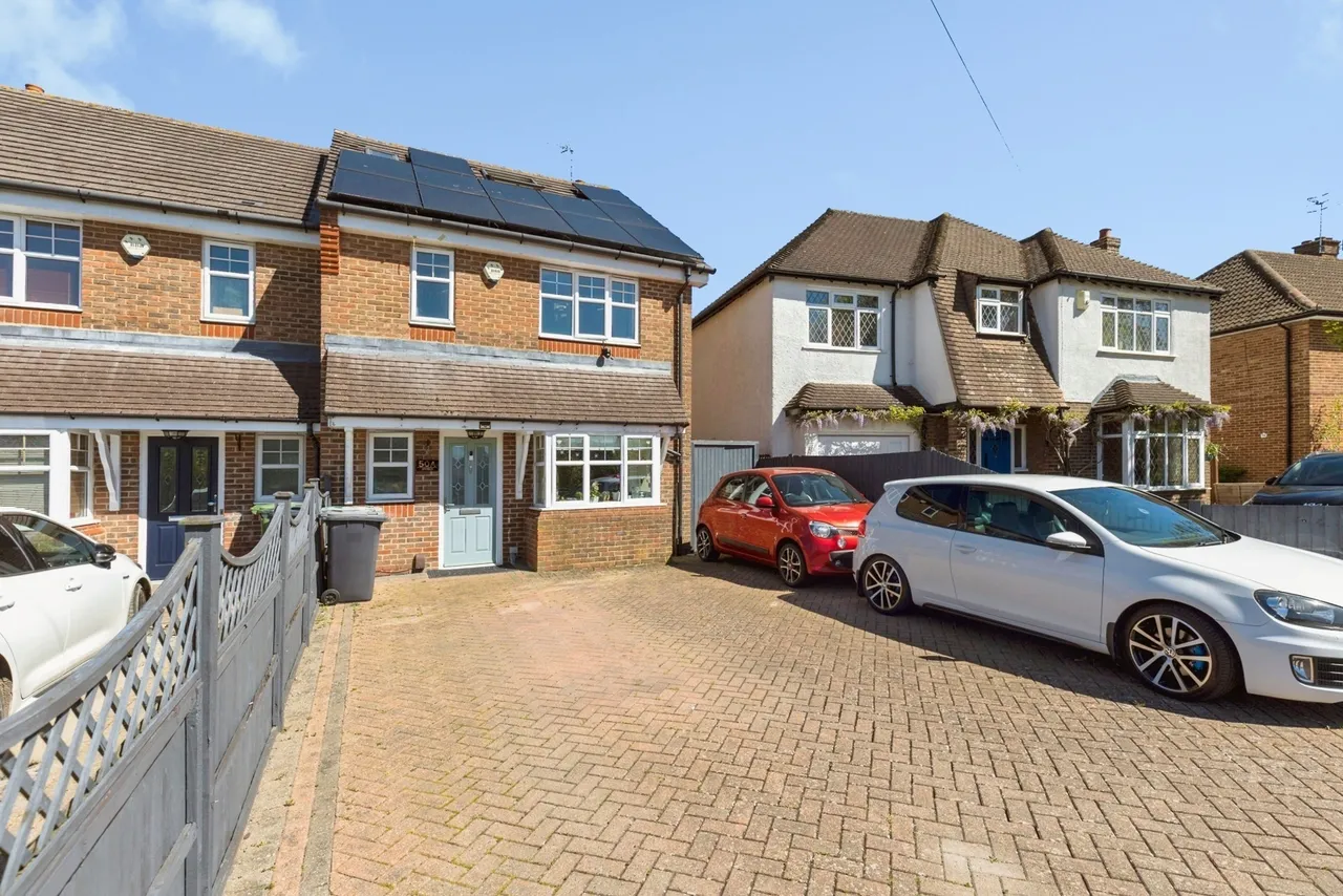 Upfield, Horley, RH6, photo 3