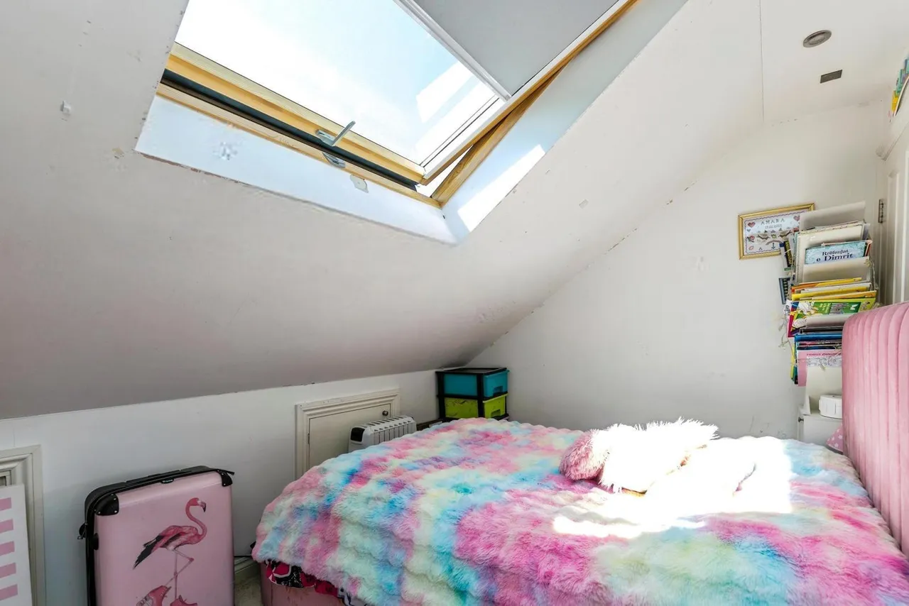 Upfield, Horley, RH6, photo 15