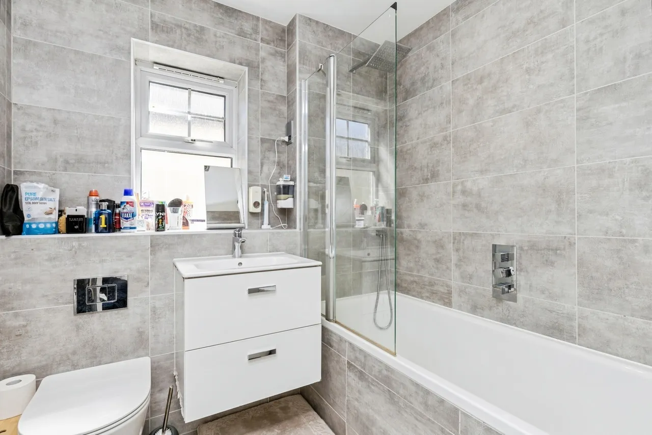 Upfield, Horley, RH6, photo 12