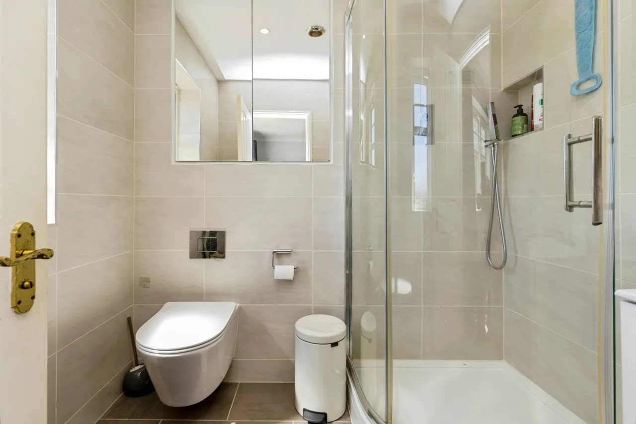 Upfield, Horley, RH6, photo 14