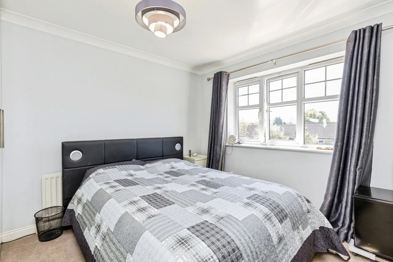 Upfield, Horley, RH6, photo 11