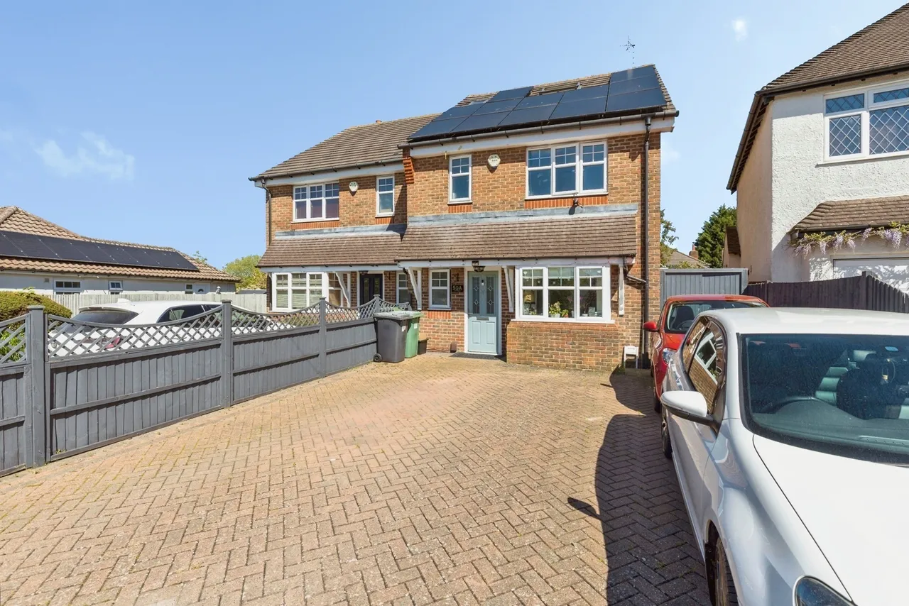 Upfield, Horley, RH6, photo 17