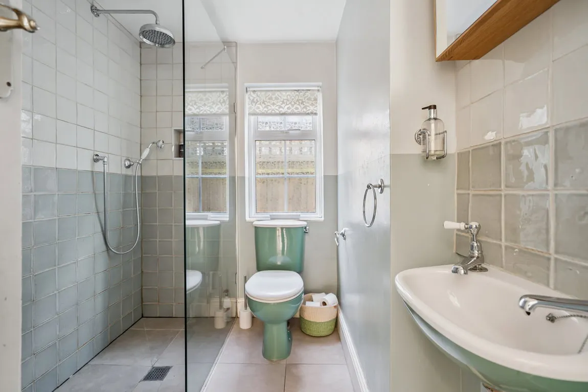 Evelyn Drive, Hatch End, HA5, photo 11