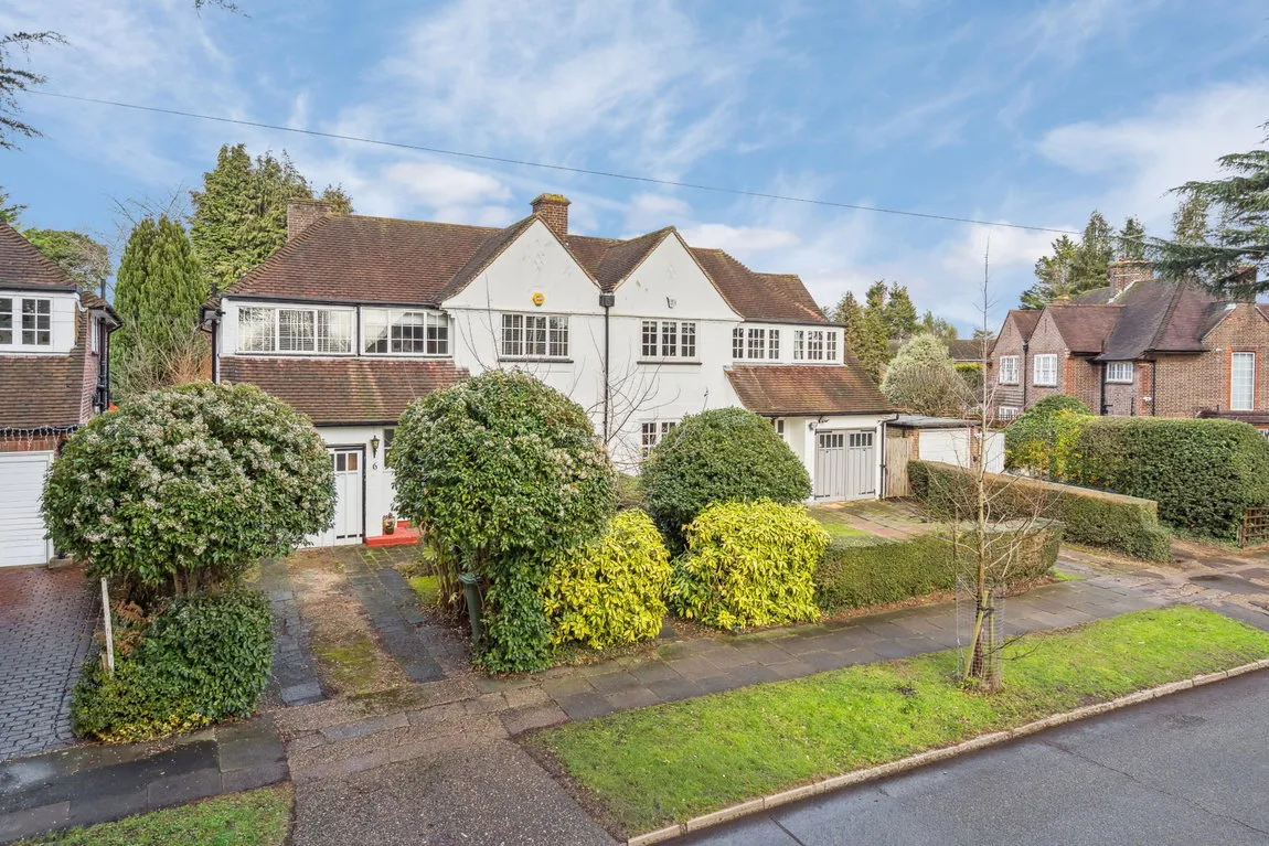 4 bed property for sale, Evelyn Drive, Hatch End, HA5