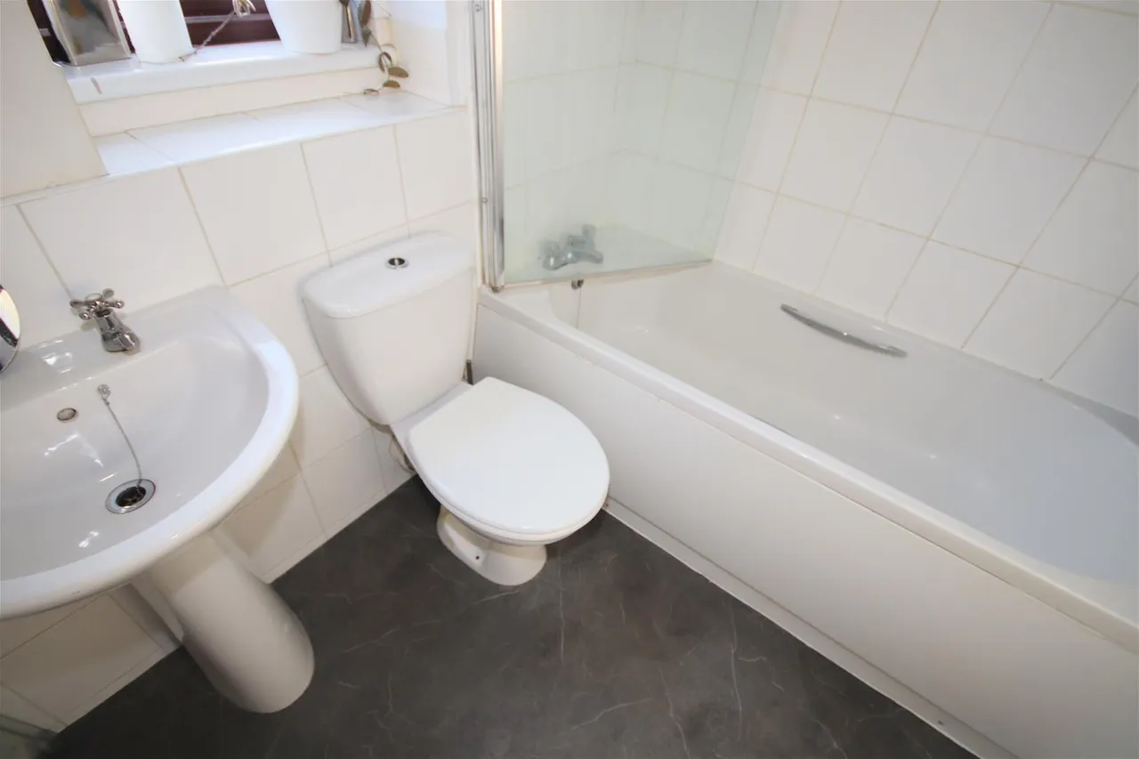 Bryant Way, Toddington, Bedfordhire LU5 6EX, photo 18
