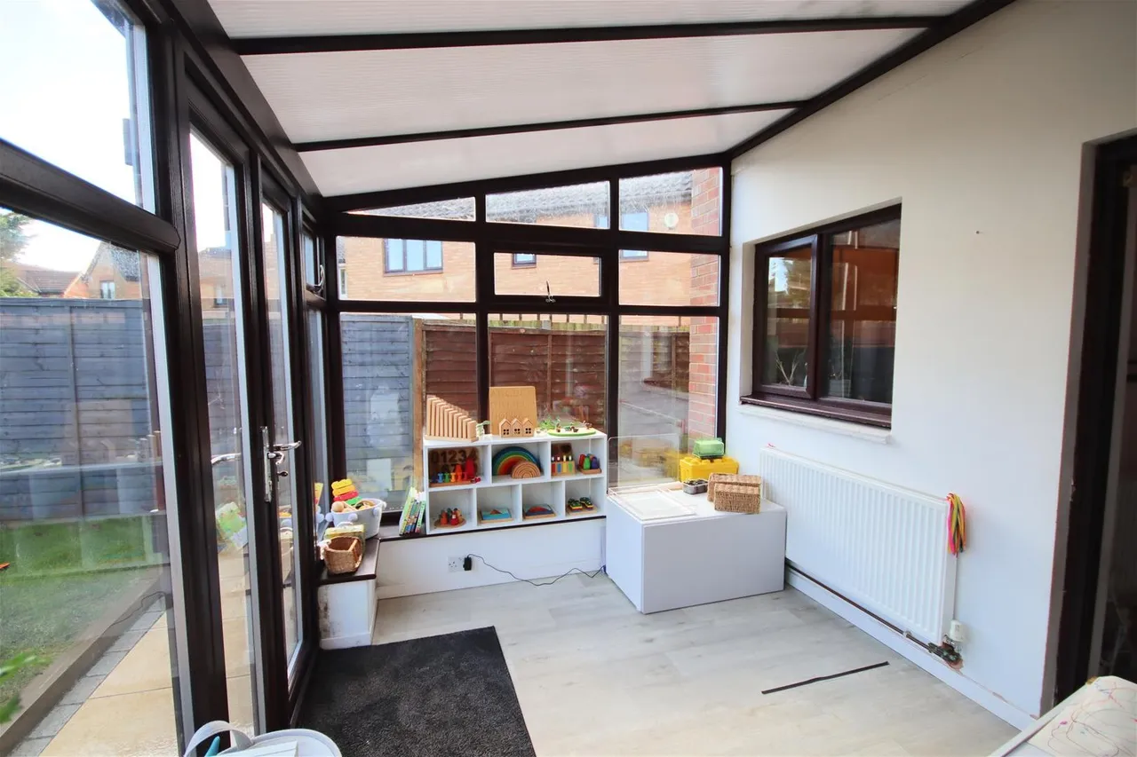 Bryant Way, Toddington, Bedfordhire LU5 6EX, photo 5