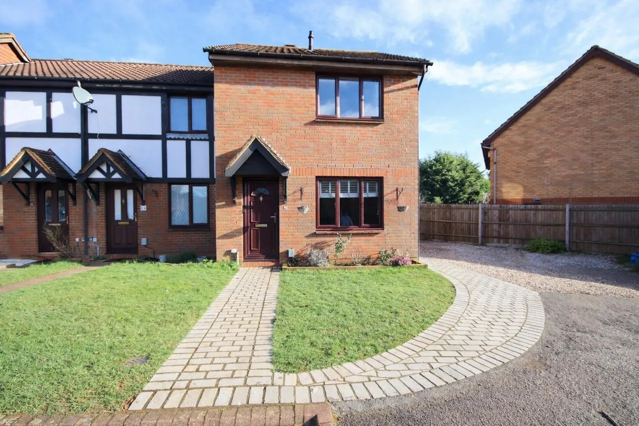 3 bed house for sale — Bryant Way, Toddington, Bedfordhire LU5 6EX
