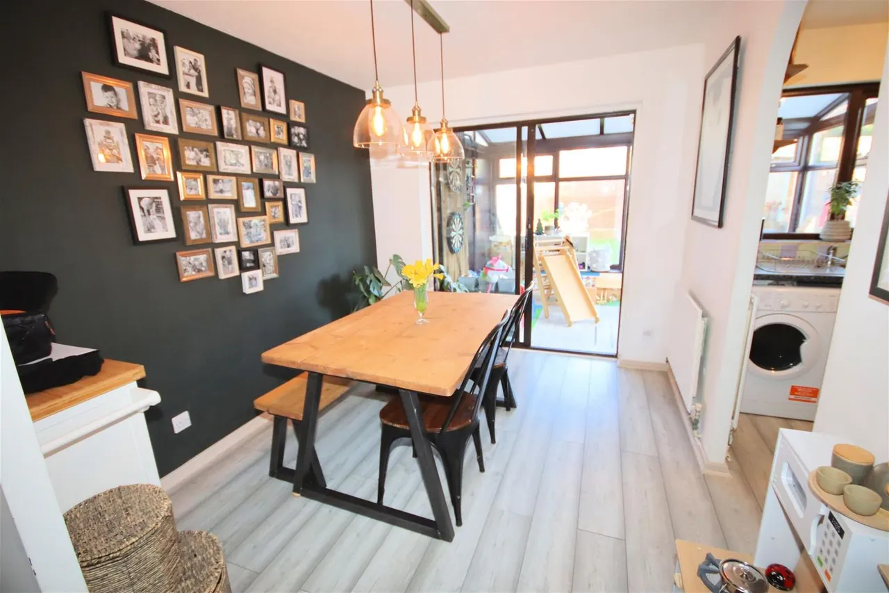 Bryant Way, Toddington, Bedfordhire LU5 6EX, photo 8