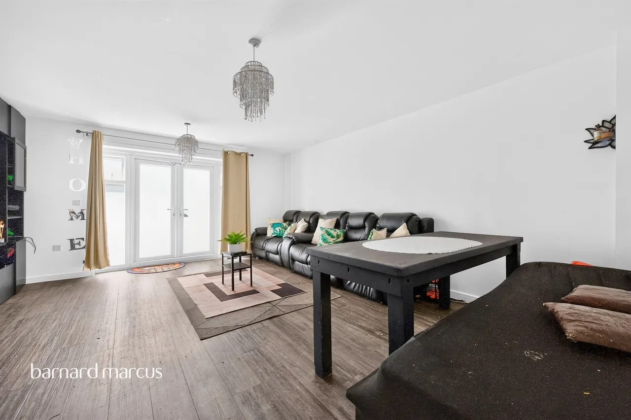 Scotts Farm Road, Epsom, photo 11