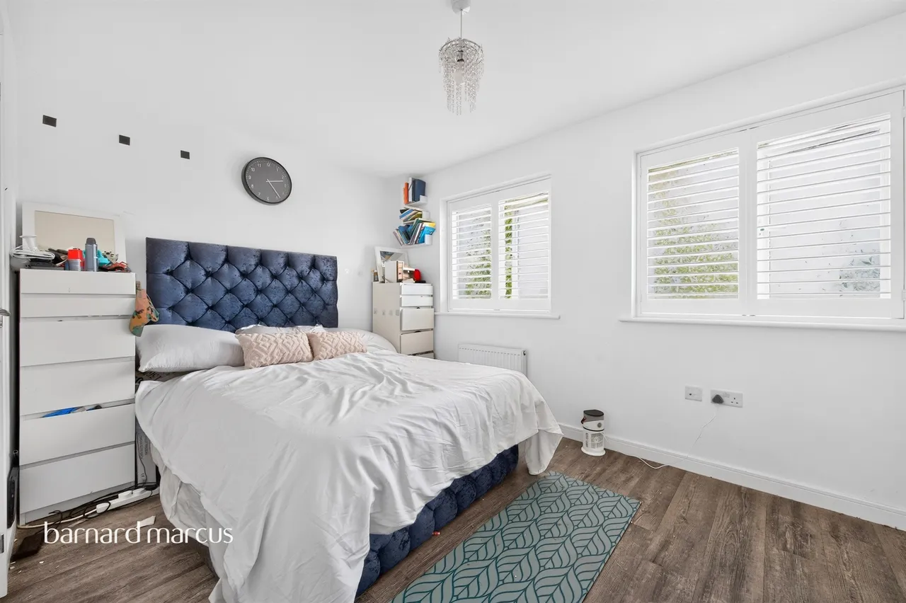 Scotts Farm Road, Epsom, photo 4