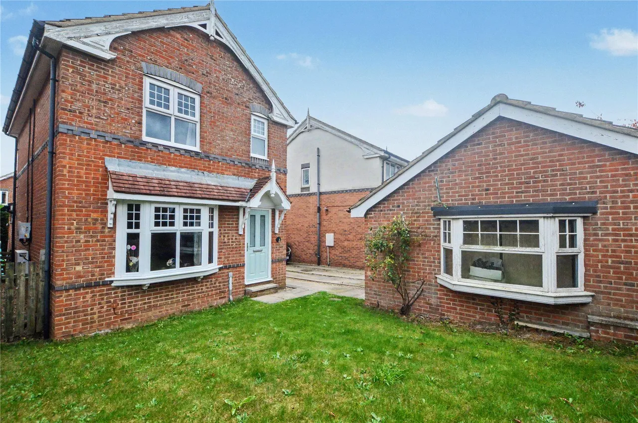 3 bed house for sale, Ascot Gardens, Leeds, LS10
