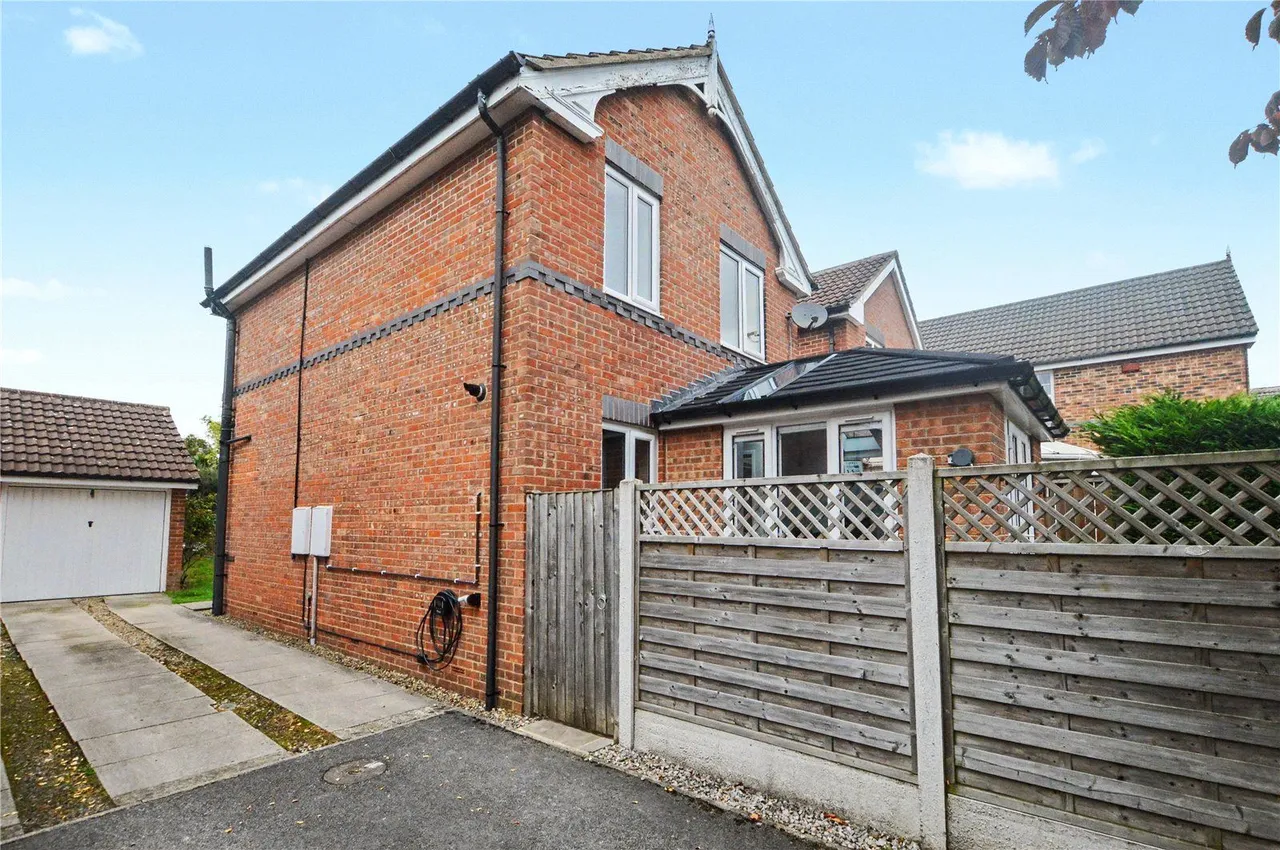 Ascot Gardens, Leeds, LS10, photo 14