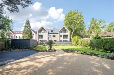 1 Smitham Bottom Lane, London