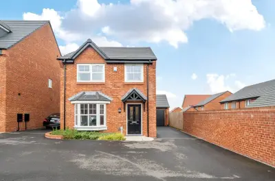 East Hollinsfield, Greater Manchester
