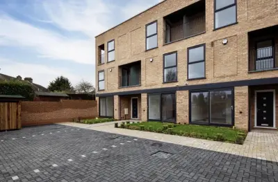 Grovebury Court, London
