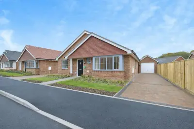 Oakwood Grove, Hampshire