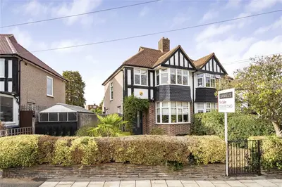 Westdean Avenue, London, SE12