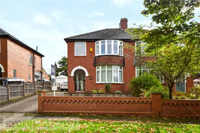 Broadway, Royton, OL2