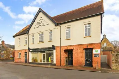 High Street, Middleton Cheney, OX17
