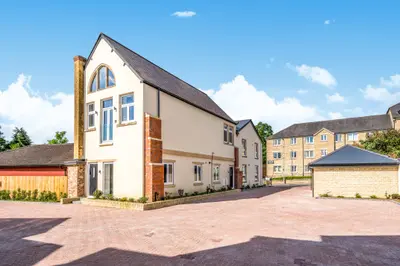Gladstone Road, SN15