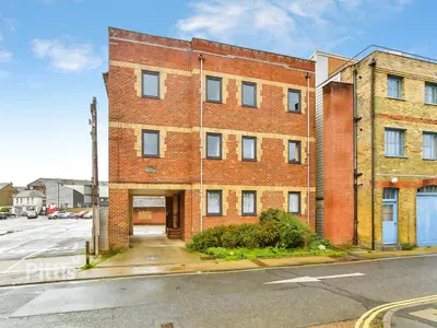 Castle Street East Cowes, PO32