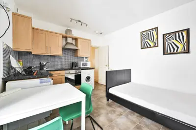 Flat 3, 6 Collingham Place, London