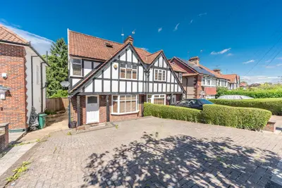 89 Farm Road, Edgware