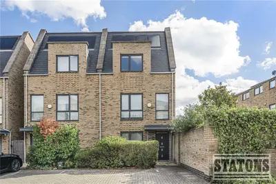 Well Grove, London, N20 9BN