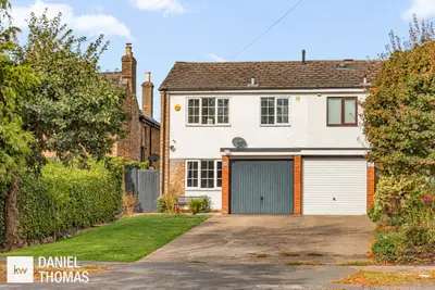 Middle Street, Nazeing, EN9