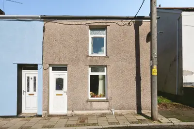 Long Row, Ferndale, CF43