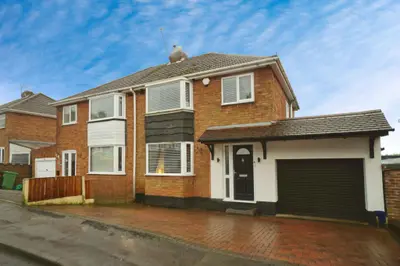 Dingle Close, Oakham, DY2