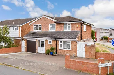 High Meadows, Chigwell, IG7