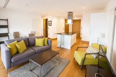 Stunning Two Bedroom Apartment with B...