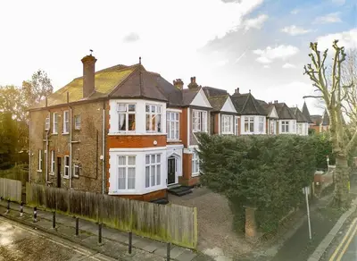 Mapesbury Road, Cricklewood, NW2