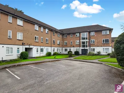 Abbots Court, Sale, M33